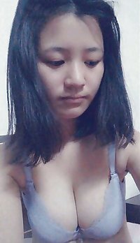Chinese girl takes self pics
